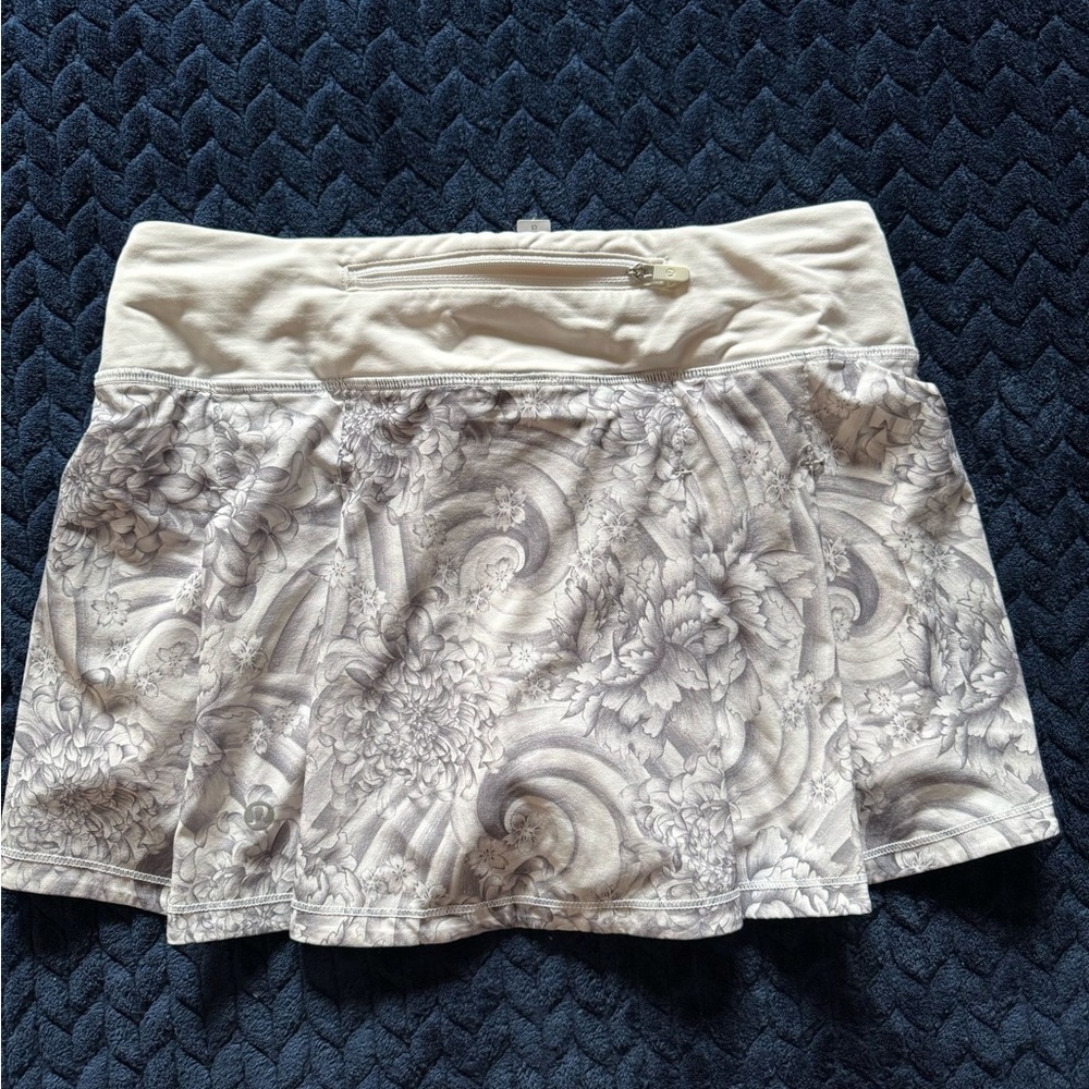 Lululemon Women’s Pacesetter Skirt Floral White Gray Sz 4